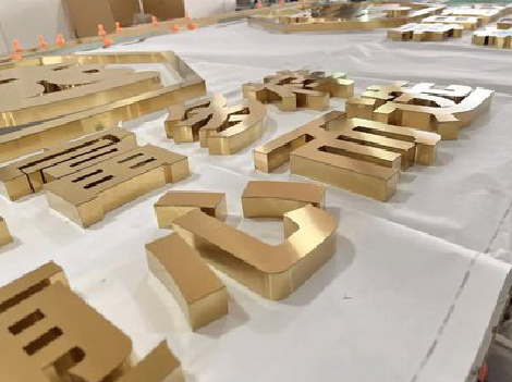 阆中拉丝不锈钢字的特点。